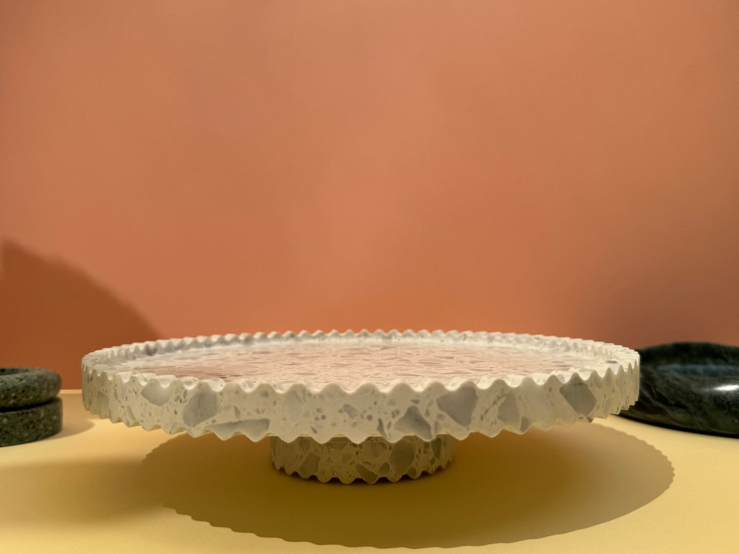 Les vagues, Cake stand