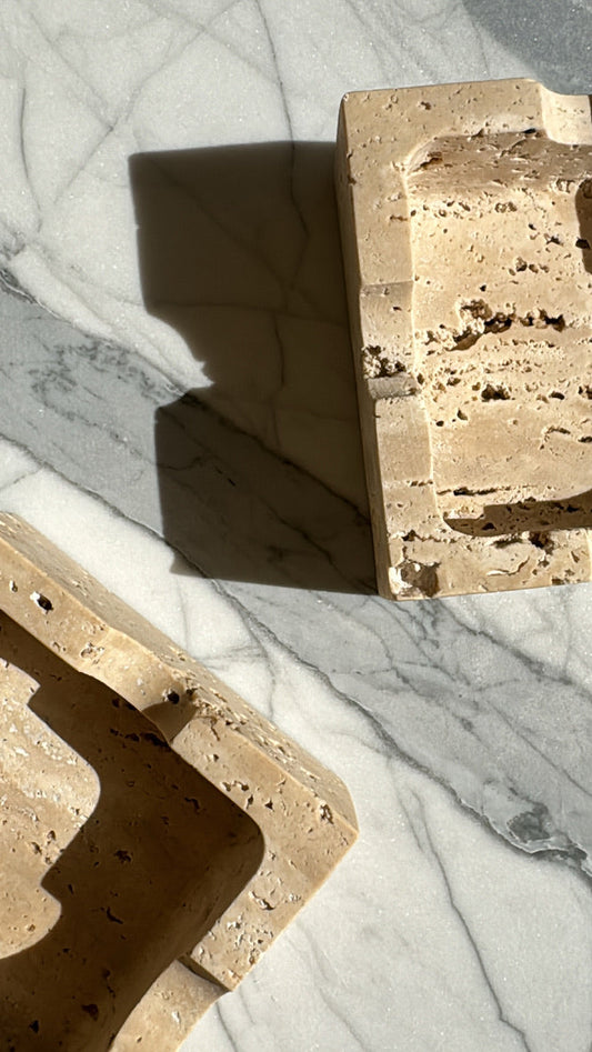 Brasserie a trois, Ashtrays